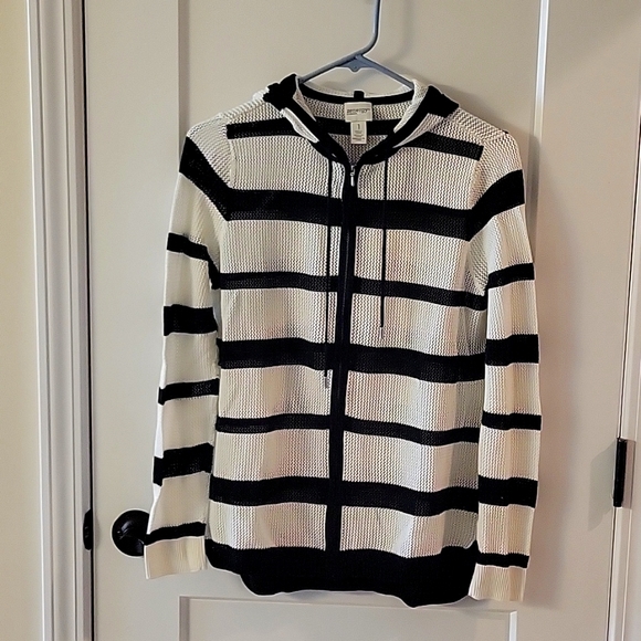 Chico's Sweaters - Chico's Zenergy light weight sweater